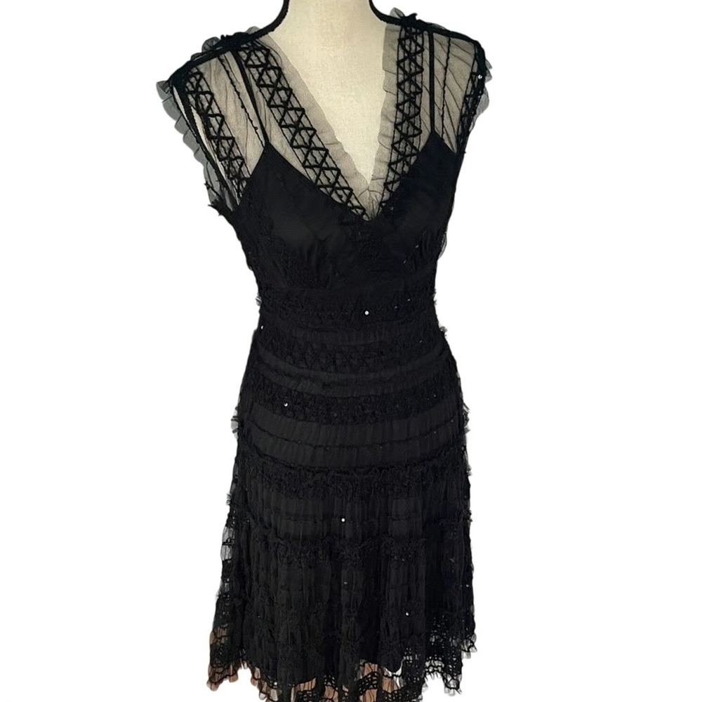 Max Studio Vintage Black Lace Sequin Tiered V-Neck Cocktail Dress Large 8910Q50